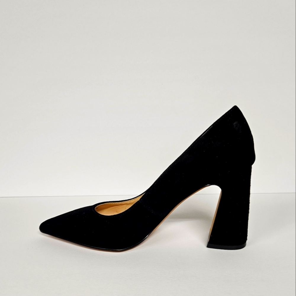 VINCE CAMUTO Abeleen Suede Pump